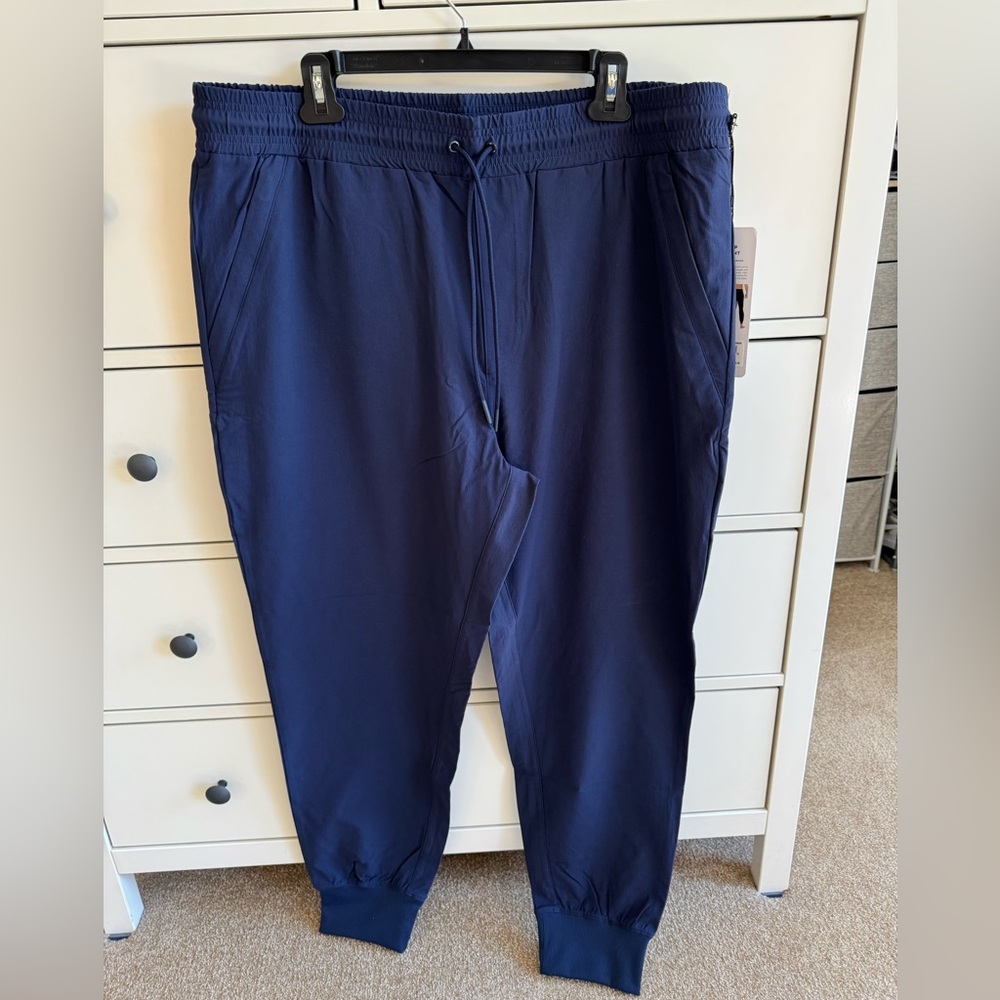 Alo 7/8 Pants NWT